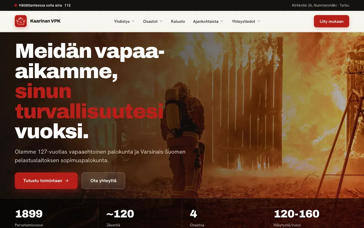 The Kaarinan VPK home page: a firefighter in breathing apparatus in front of a fire, a bold Finnish headline, and a stats row with 1899, about 120 members, 4 divisions and 120-160 alarms a year.